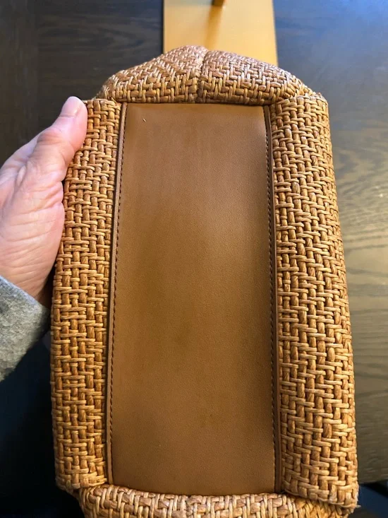 Fossil Tan Woven Shoulder Bag with Leather Handles wooden key charm - Picture 11 of 13